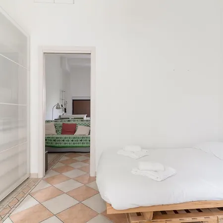 Guesthost - Comfy Nest In South 公寓